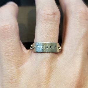 Size 8 Sterling Silver Trust Word Chain Ring